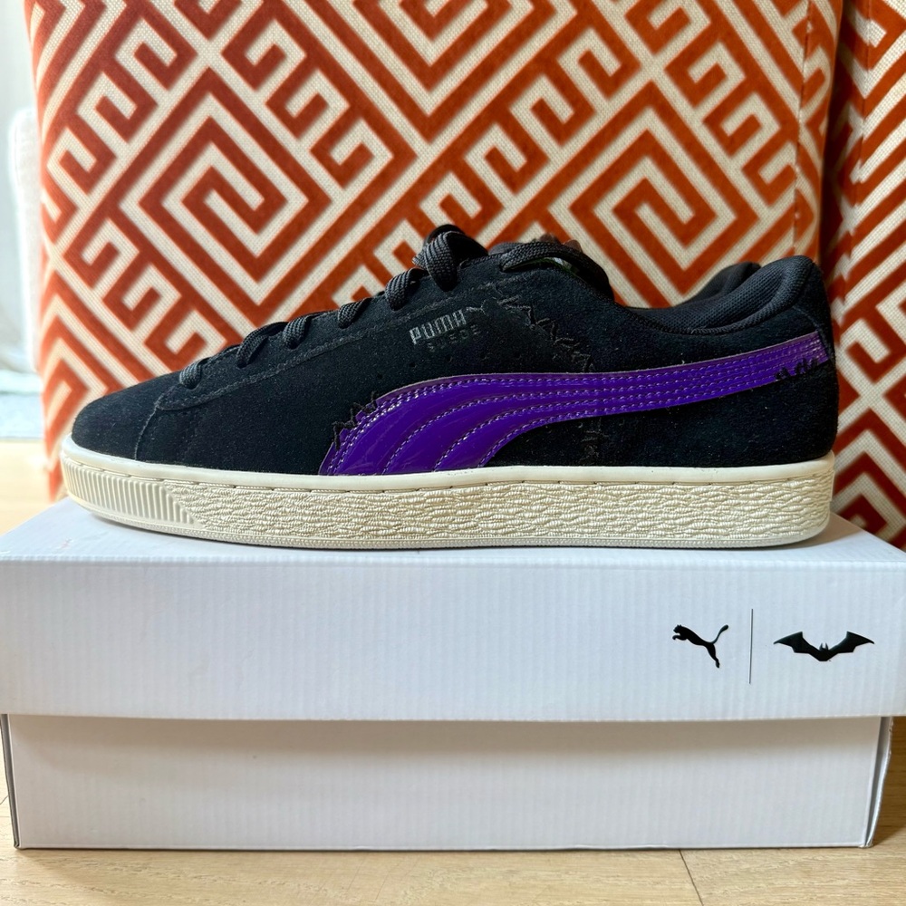 Puma Batman x Womens Suede Classic Catwoman Sneakers in Black & Purple Size 9
